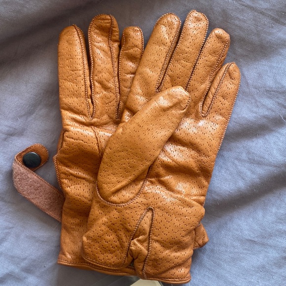 Saks Fifth Avenue TAN gloves - Picture 1 of 4